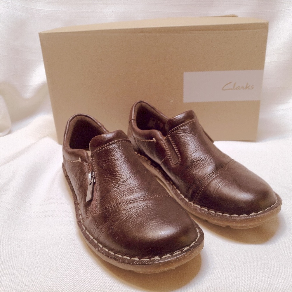 NIB Clarks Tamitha Cattura Leather Slip-On Side Zip Brown Loafers Womans Size 5M